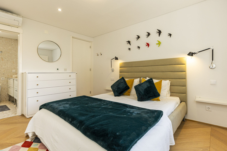 Room 3, Contemporary Restelo Pool Haven by Cadenzalux, Lisbon