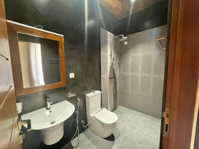 Bathroom 3, Liyadi Villa Addalaichenai, Akkaraipattu