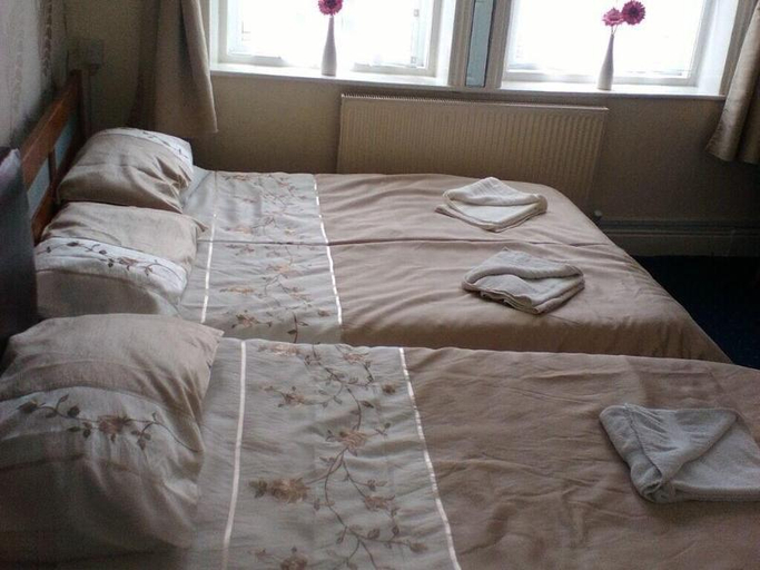 Bedroom 5, Edward Hotel - Guest House, Blackpool