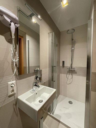 Bathroom 5, Albergo Aida, Luxembourg