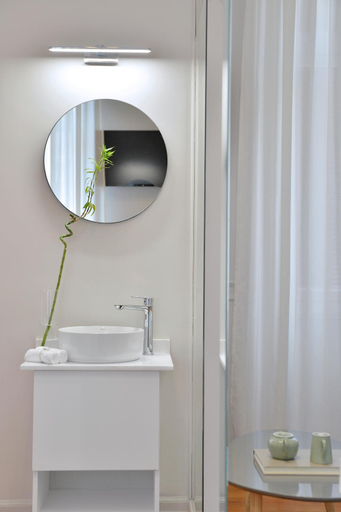 Bathroom 5, 1900 Athenian House, Attica