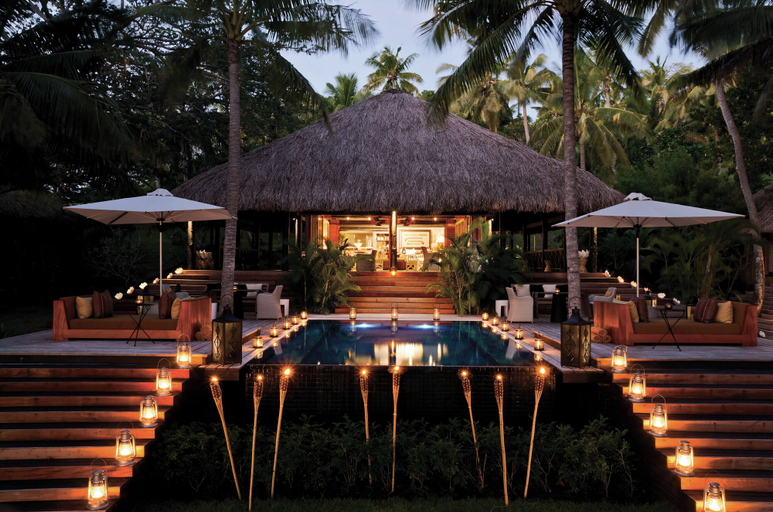Food & Drinks 4, Dolphin Island - Private Island, Ra