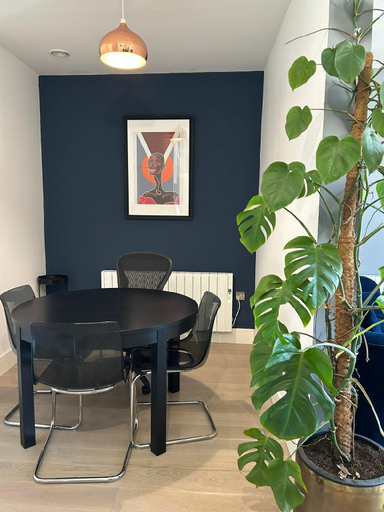 Others 5, West London Luxury Oasis, Ealing Broadway!, London