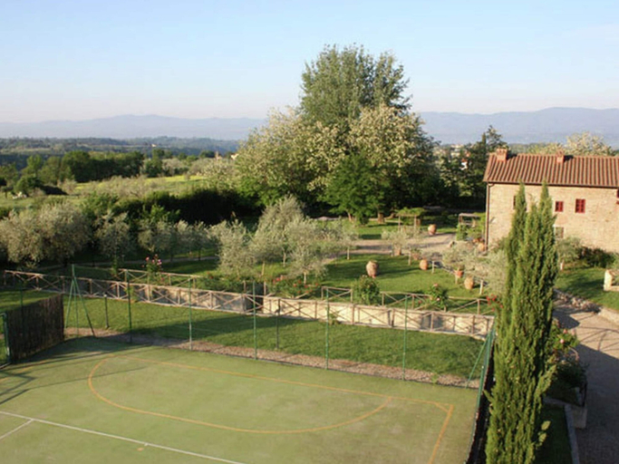 Sport court 4, Pleasant Holiday Home in Reggello With Pool, Florence