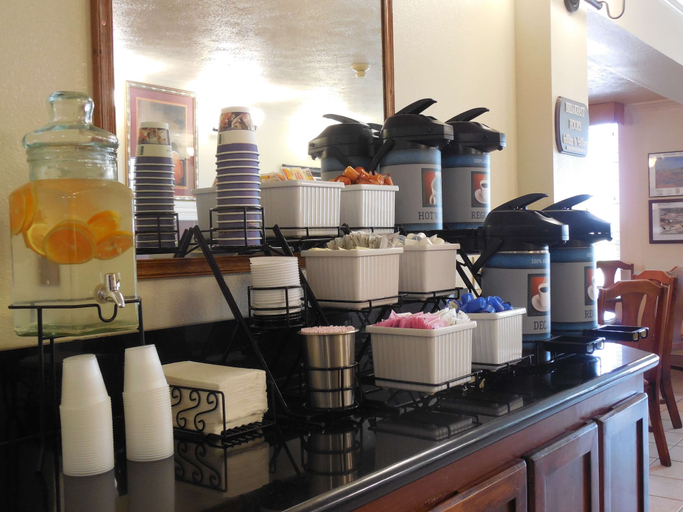 Food & Drinks 5, Best Western John Jay Inn, Imperial