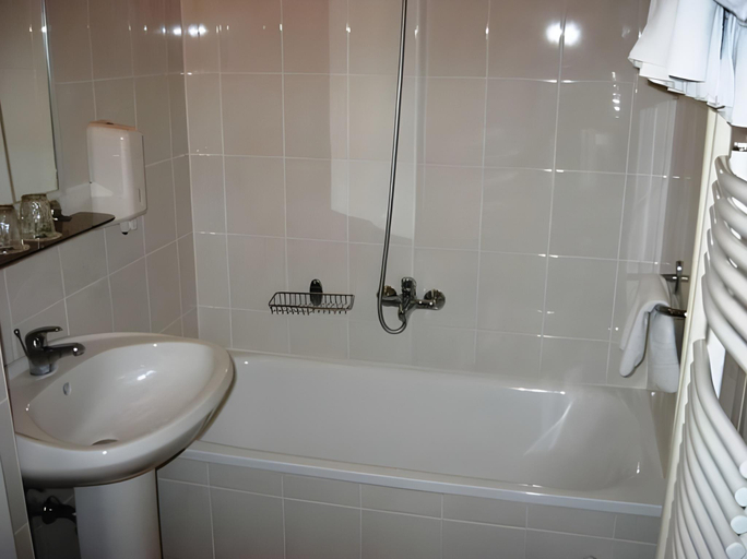 Bathroom 3, Baratsag Spa & Wellness Hotel, Hajdúszoboszló