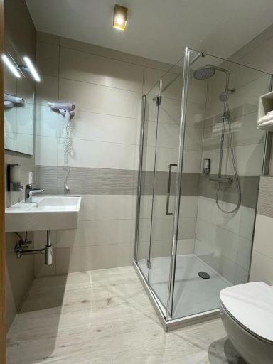 Bathroom 3, Albergo Aida, Luxembourg