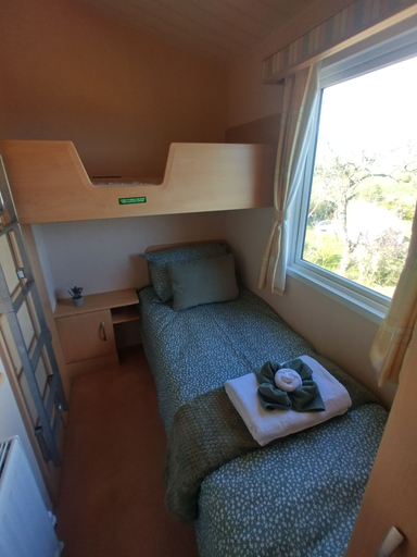Bedroom 3, Curragh Lodge