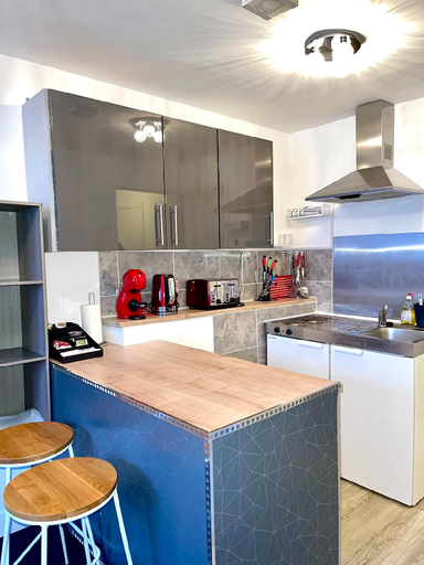 Others 4, Crescent Loft Apartment - 1 bed, London