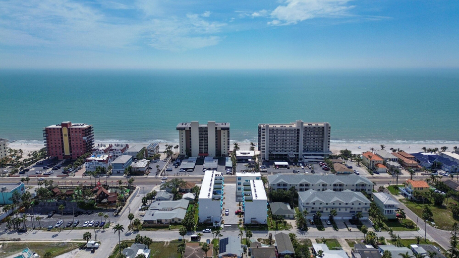 Others 3, Azul Townhomes A3 and A4 - Sunrise/sunset, Pinellas