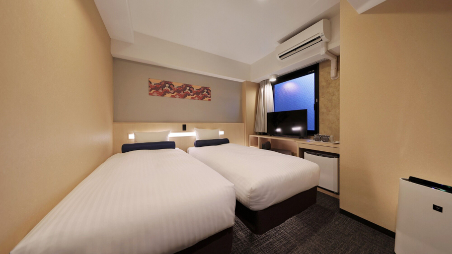 Bedroom 3, Shinsaibashi Higashi Crystal Hotel, Osaka