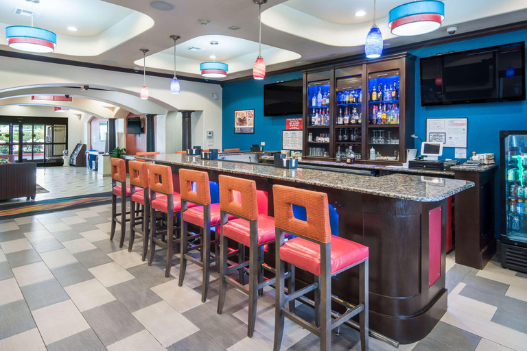 Food & Drinks 5, Clarion Inn & Suites Weatherford, Parker