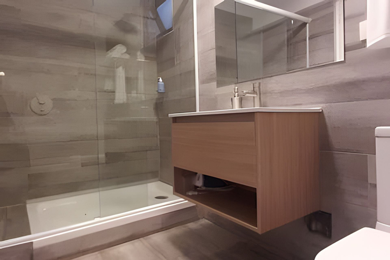 Bathroom 3, Living Vaisse, Cordillera