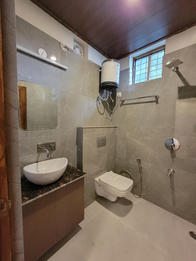 Bathroom 4, Oak Nest by Devlok Villas, Dehradun