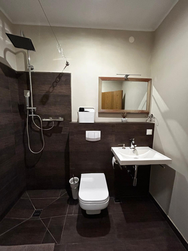 Bathroom 3, Wohnraum Hotel Gastehaus, Trier-Saarburg
