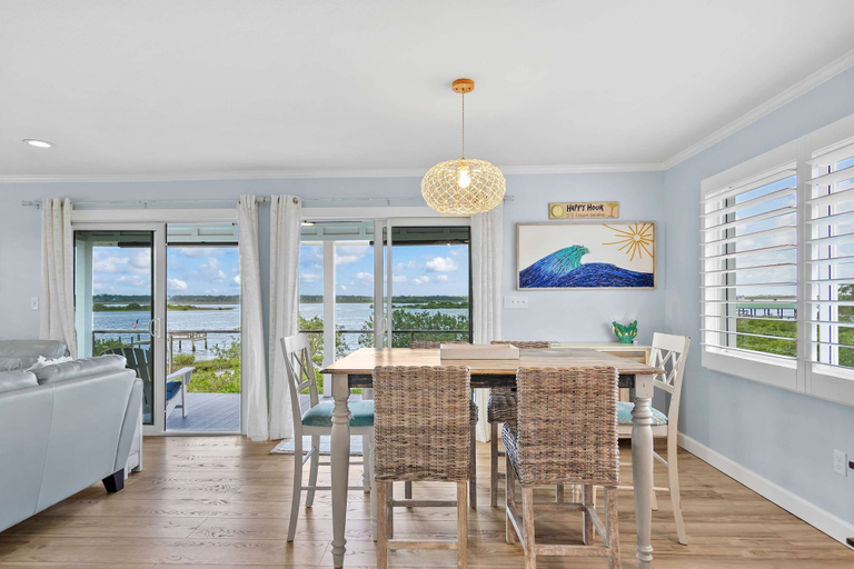 Room 2, Sunset Sights Waterfront BBQ Fire Pit Dolphins, Saint Johns
