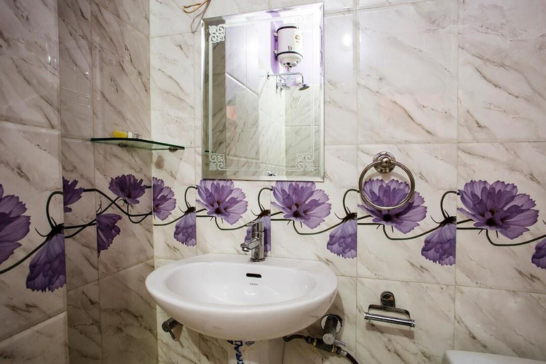 Bathroom 3, Hotel Banwari Palace, Bikaner