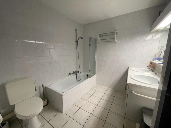 Bathroom, Apartment in Nieuwpoort Near Beach, West-Vlaanderen