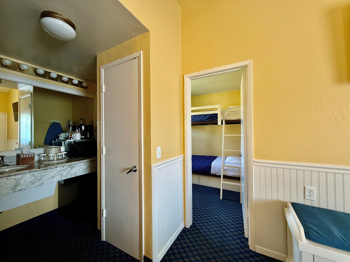 Others 5, Monterey Bay Lodge, Monterey