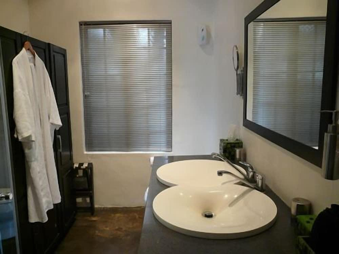 Bathroom 4, KaapsePracht Bed and Breakfast, City of Cape Town