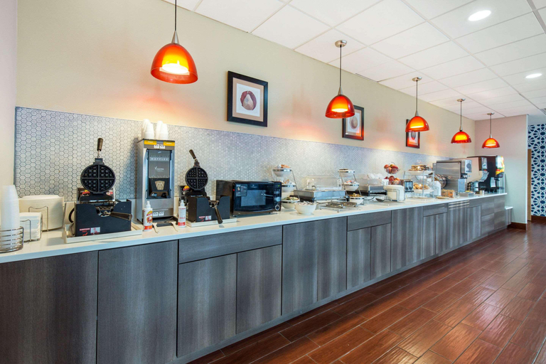 Food & Drinks 5, Gateway Hotel & Suites, Ascend Hotel Collection, Worcester