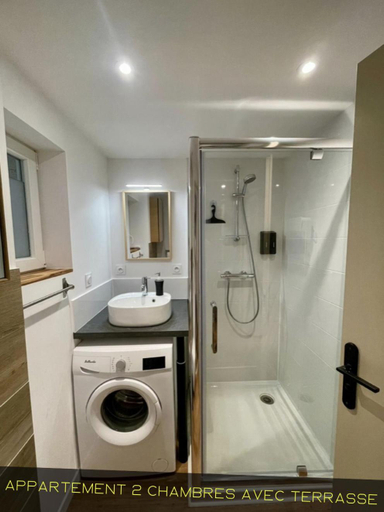 Bathroom 2, Les Appartements du Pont Joubert, Vienne
