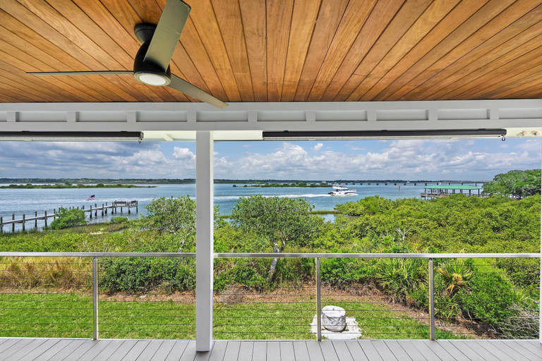 Room 5, Sunset Sights Waterfront BBQ Fire Pit Dolphins, Saint Johns