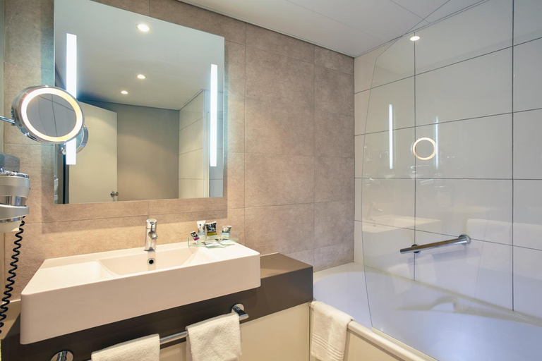 Bathroom 4, Hotel Mercure Paris Sud Les Ulis Courtaboeuf, Essonne