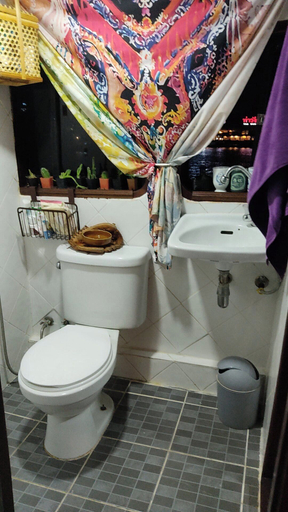 Bathroom 3, Sabai Sabai Liveaboard Bangkok, Dusit