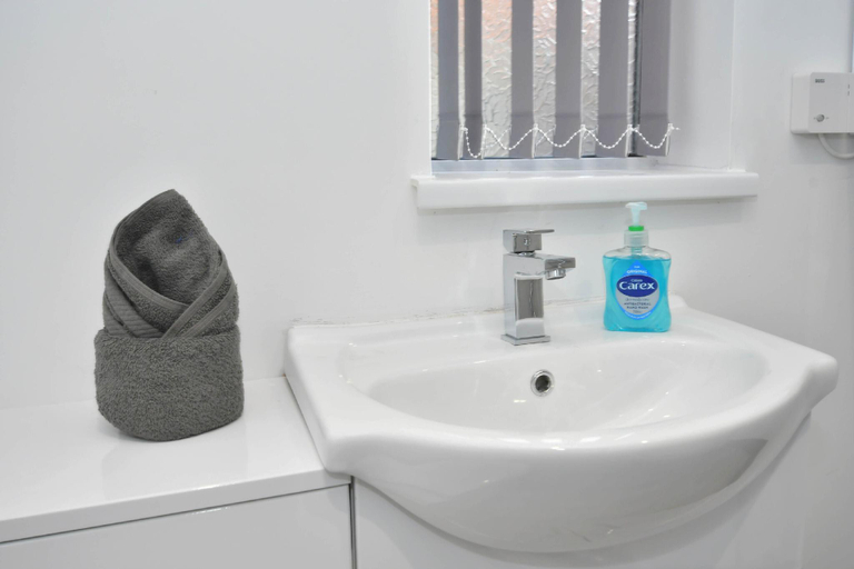Bathroom 3, Townhouse @ 101 Lord Street Crewe, Cheshire East