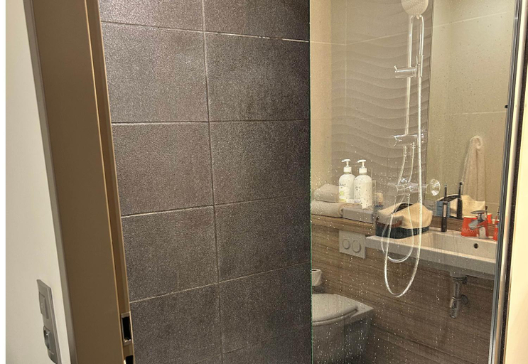 Bathroom 5, B&B HOTEL Le Havre Centre, Seine-Maritime
