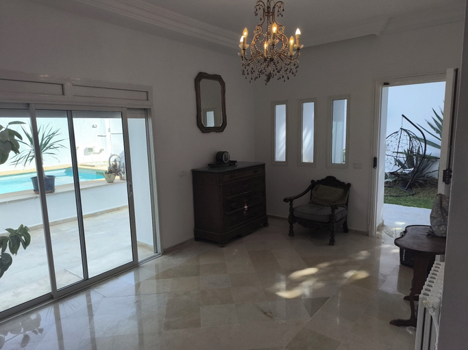 Others 3, Stylish villa avec parking et piscine, La Marsa