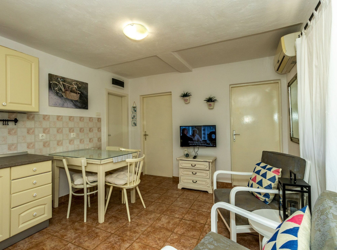 Others 5, Holiday Home Regina, Šibenik
