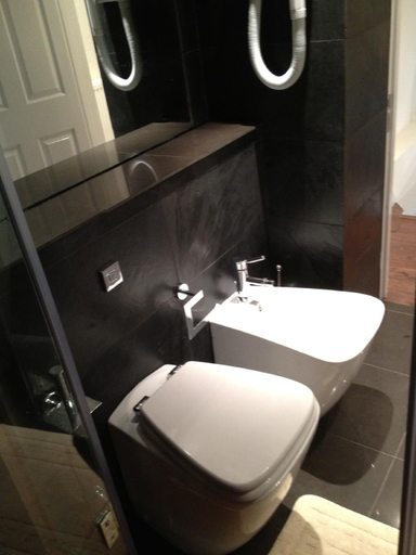 Bathroom 3, Holiday Lets London 1, London