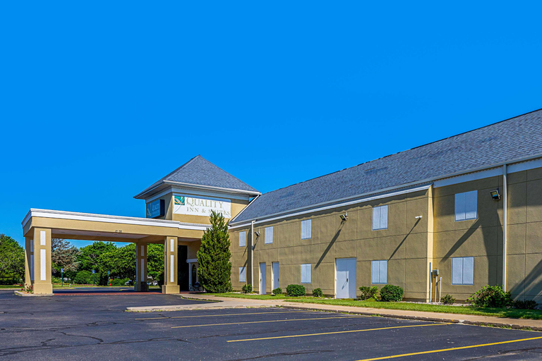 Exterior & Views 2, Quality Inn & Suites Coldwater Area, Branch