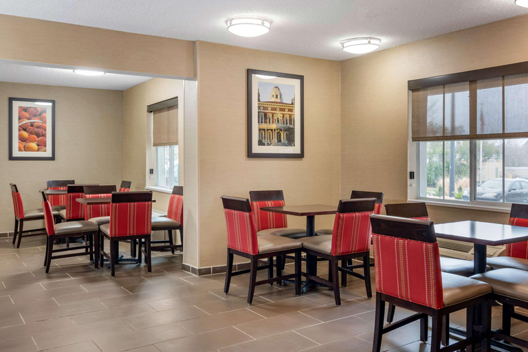 Food & Drinks 5, Comfort Inn & Suites Macon North I-75, Bibb