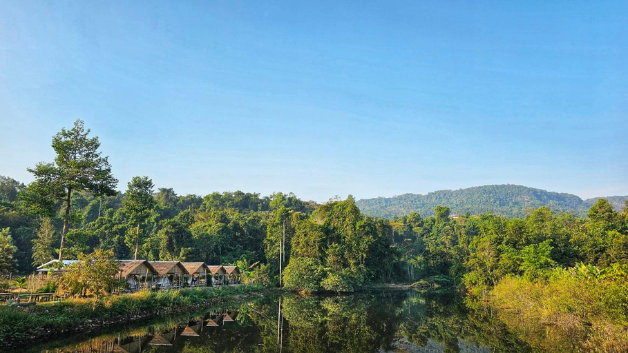 Others 5, 3039 Nakee Base Camp, Accommodation near the cave, Ban Phaeng