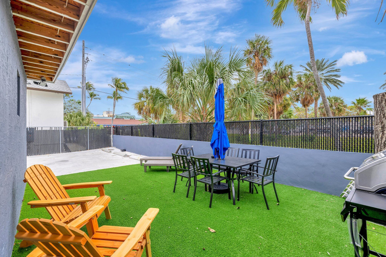 Others 3, 2BR 1BA off Las Olas Steps to Beach, Broward