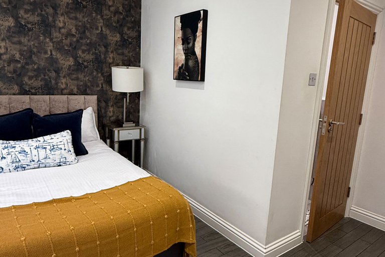 Room 5, Seaside Bliss in the Heart of Brighton, Brighton and Hove