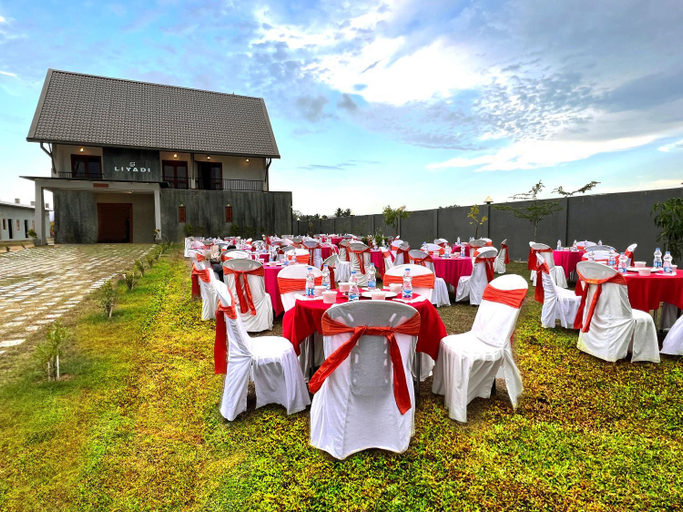 Food & Drinks, Liyadi Villa Addalaichenai, Akkaraipattu