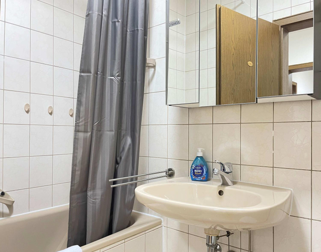 Bathroom 2, SAD161 - Gut geschnittene Monteurwohnung mit Balkon, Schwandorf