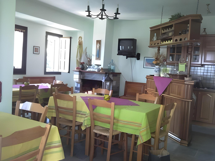 Food & Drinks 2, Dimosthenis Karastamatis Rooms, Thessaly