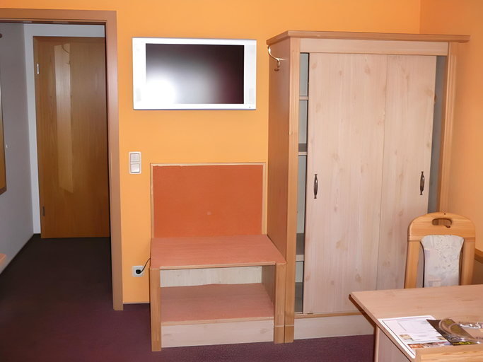 Bedroom 2, Hotel Garden, Bautzen