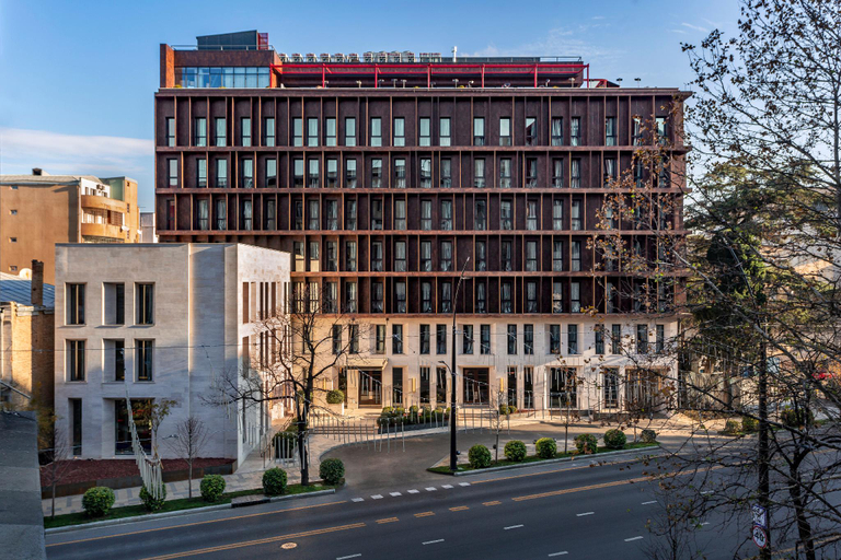 Exterior & Views