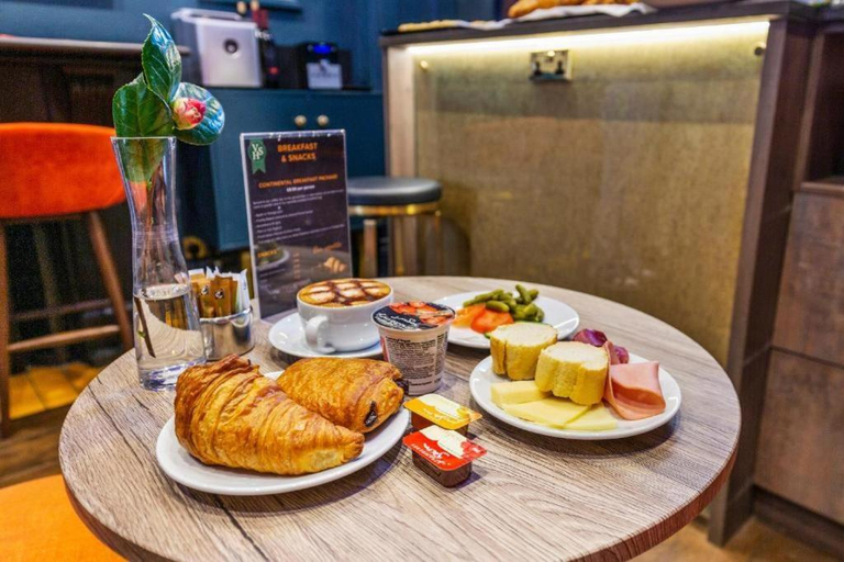 Food & Drinks 5, Vancouver Hotel & Studios, London