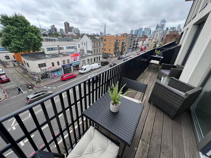 Others 4, Aldgate Apartments FT5, London