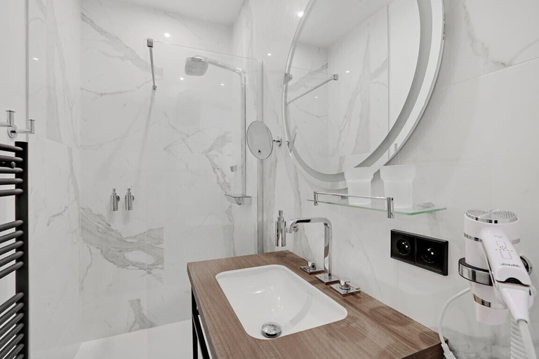 Bathroom, Maison Labruyère, Gironde