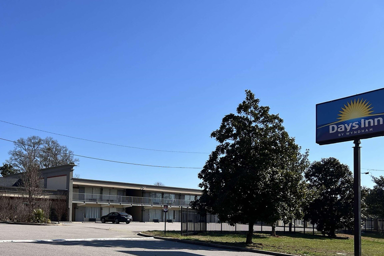 Exterior & Views 3, Days Inn by Wyndham Monroe NC, Union