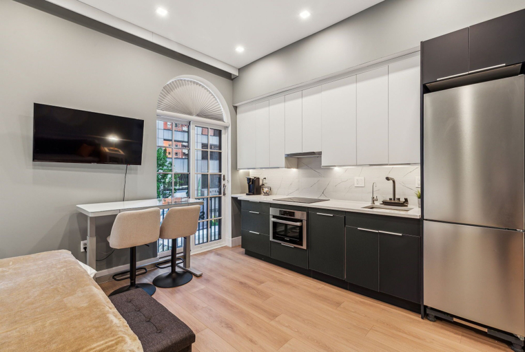 Others 5, 24 Stay Rittenhouse, Philadelphia