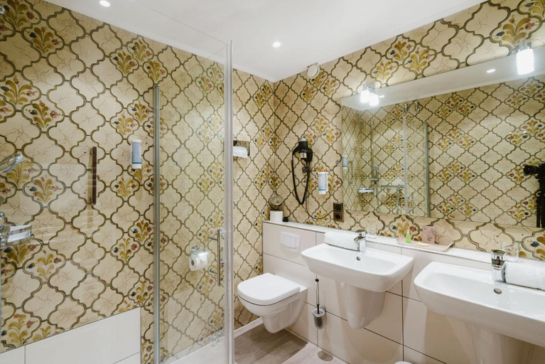 Bathroom, Hotel das Miramar, Leer